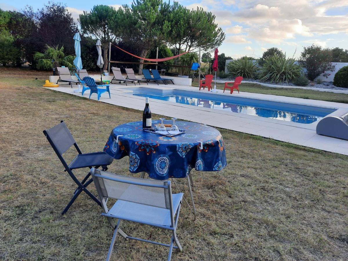 Gite 4 Personnes Avec Piscine Entre Saintes Et Royan Balanzac Bagian luar foto